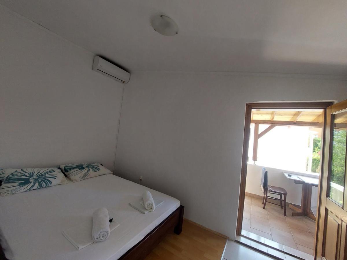 Studio Apartment Iva - 50 M From The Sea-Balcony Pag Town Eksteriør bilde
